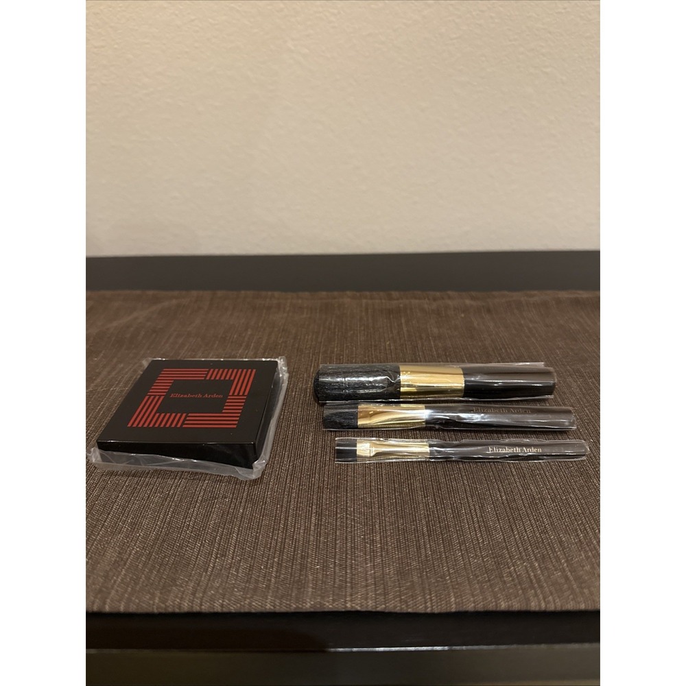 Elizabeth‎ Arden 3 Piece Brush Set And Stackable Compact Cover W/mirror